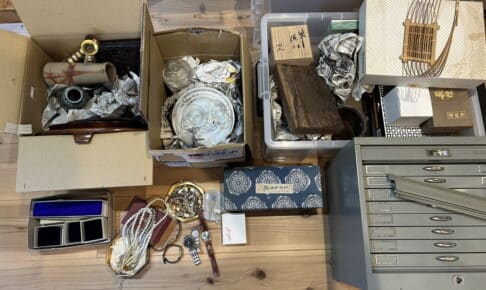 陶磁器、アクセサリーなどを店頭にてお持込み買取いたしました